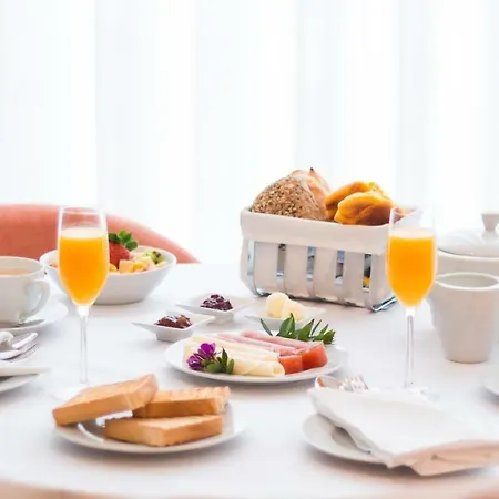 Bed & Breakfast Art Senses | &