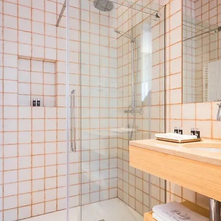 Bed & Breakfast Art Senses | &